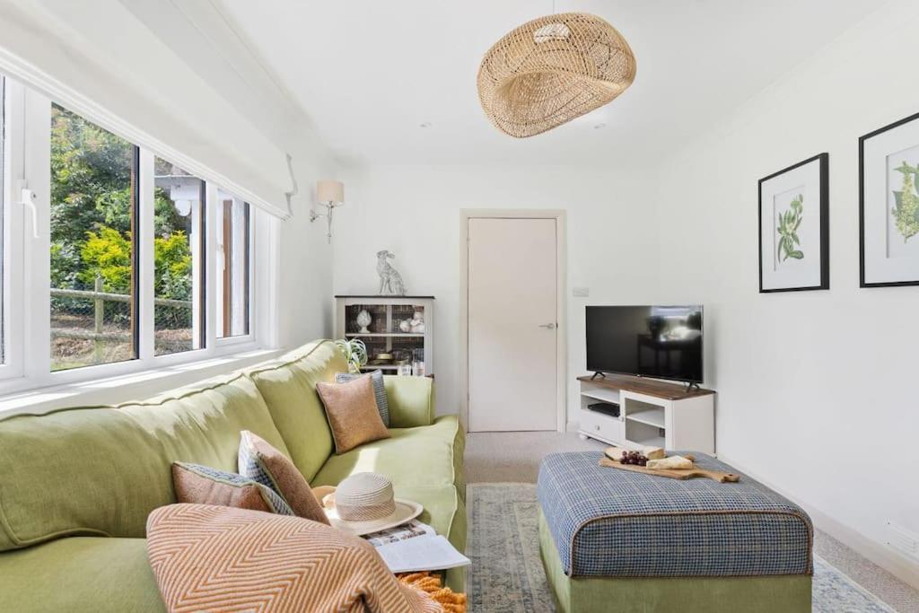 Bramblewood - Cosy Chic, Hot Tub, Close To Beach Stokeinteignhead 외부 사진