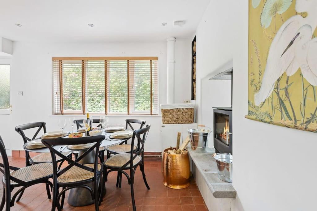 Bramblewood - Cosy Chic, Hot Tub, Close To Beach Stokeinteignhead 외부 사진